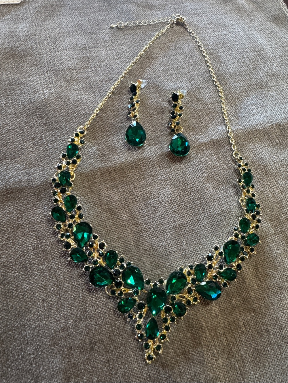 Elegant Green Crystal Teardrop Necklace & Earrings Set - Gold Tone